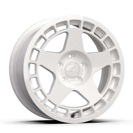 Fifteen52 Turbomac 17x7.5" 5x112 ET40, Rally White